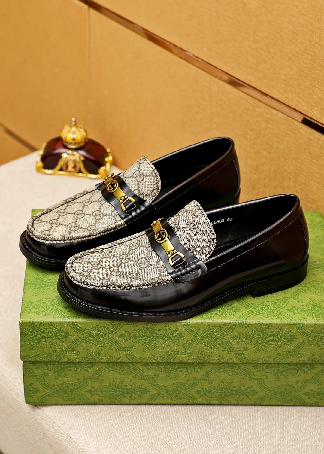 Men's shoes 💰460 💐 Product trademark: GUCCI "Gucci" casual leather shoes Regular size: 38-44 (45🉑️customized) Product materials: Selected imported first-layer open-edge beaded cowhide leather upper + luxury hardware buckle, imported water-dyed cowhide leather lining. Strong three-dimensional visual effect, original combination outsole Color: 4⃣️colors available